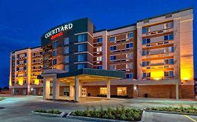 Courtyard by Marriott Westbury Long Island